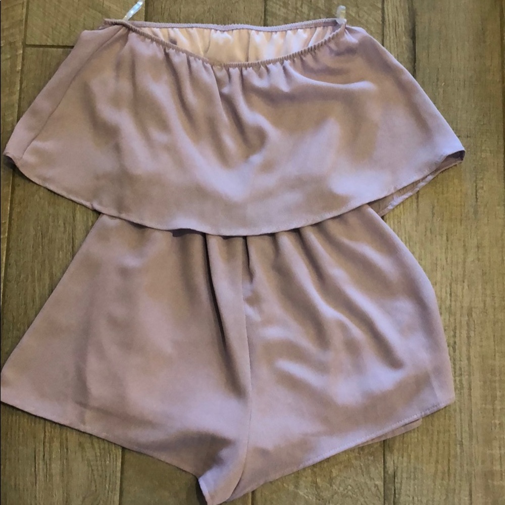 Wild honey romper size xs. Worn once!